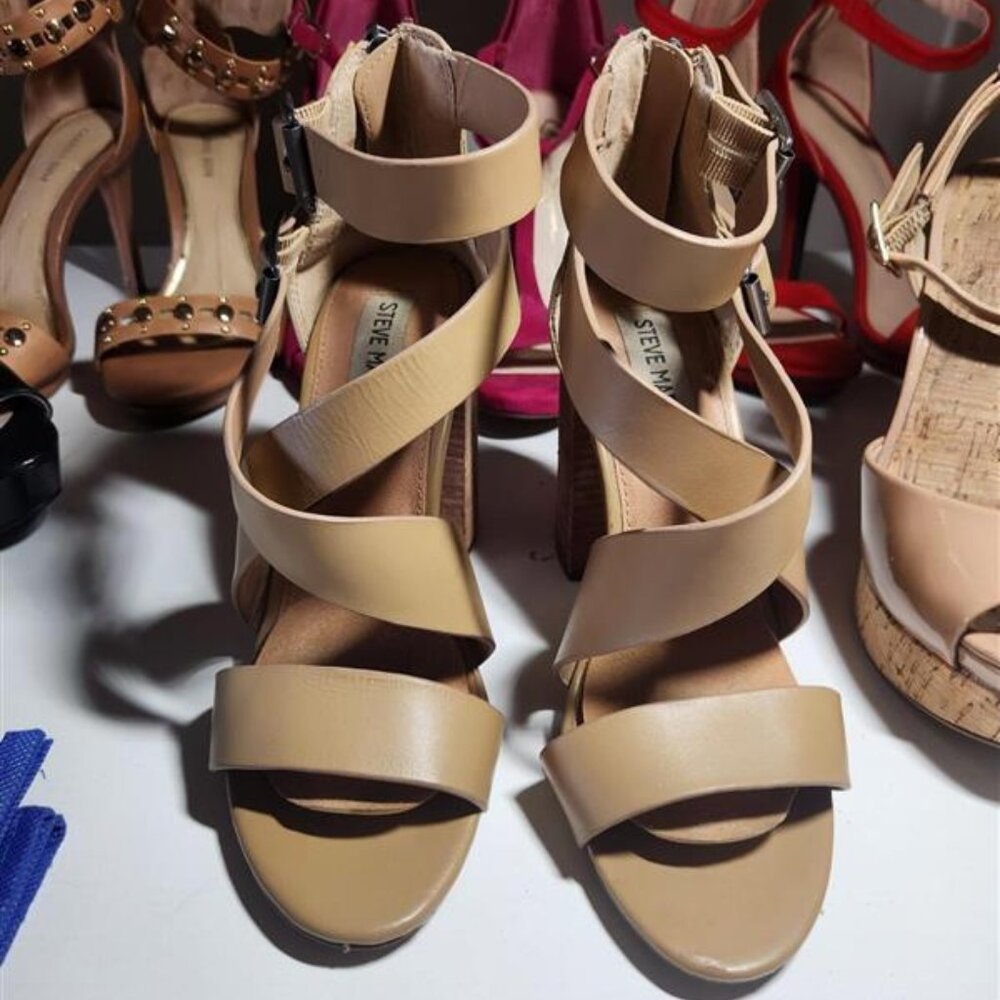 Block strappy leather heel